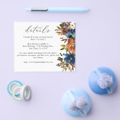 ネイビー、オレンジ、ブラウンの秋の花柄の詳細 チラシ (シングル)