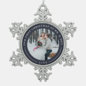ネイビー |クリスマス結婚したの最初の写真 スノーフレークピューターオーナメント (正面)