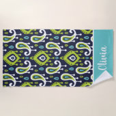 ネイビー&グリーンイカットペイズリー名モノグラム ビーチタオル (正面)