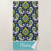 ネイビー&グリーンイカットペイズリー名モノグラム ビーチタオル (正面)