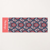 ネイビー&コーラルイカットペイズリーネームモノグラム ヨガマット (正面(横))