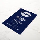 ネイビー&シルバー誕生日キスリップ 箔招待状 (回転した状態)