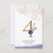 ネイビー、ブッシュ、ゴールドのウェディングテーブルナンバー 招待状 (正面)