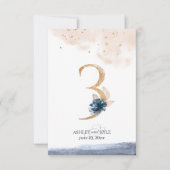 ネイビー、ブッシュ、ゴールドのウェディングテーブルナンバー 招待状 (正面)