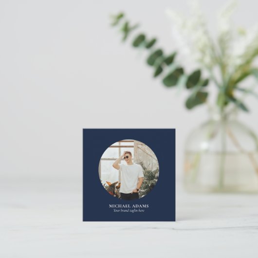 ネイビー&ホワイトシンプルフォトモダンソーシャルメディア スクエア名刺 (スタンド正面)