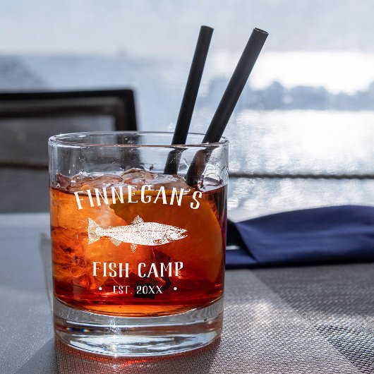 ネイビー&ホワイト素朴魚釣りキャビンパーソナライズされた ウイスキーグラス