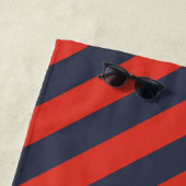 ネイビー&レッドストライプのパーソナライズされたビーチタオル ビーチタオル (インサイチュ)