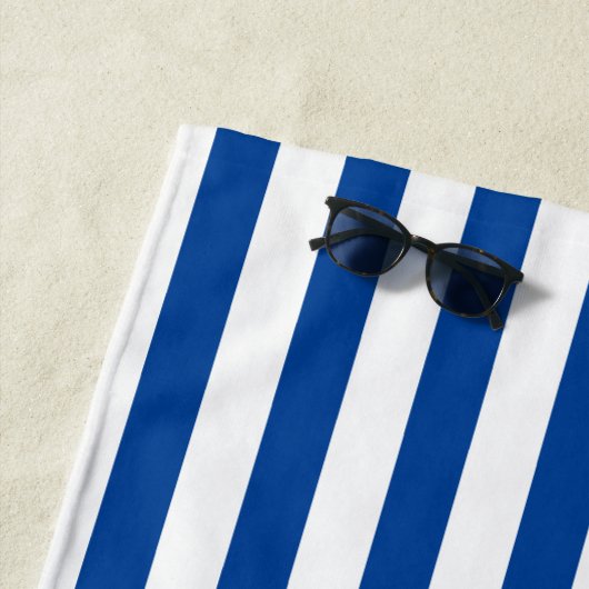 ネイビ名門私立校風のーおよび白ストライプ色の幾何学的パターンS ビーチタオル (インサイチュ)