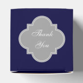 ネイビ無地のーブルー、ダークグレーリボン名モノグラム フェイバーボックス (上部)