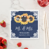 ネイビ素朴ー・ブルー・サンフラワー夫妻結婚の スタンダードランチョンナプキン (インサイチュ)