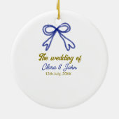 ネイビ結婚ー・ブルー・ボウ・カップルの名前 セラミックオーナメント (裏面)