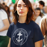 ネイビ航海のーブルーいかりボートネームカスタム トライブレンドＴシャツ<br><div class="desc">上の「パーソナライズ」ボタンでクリックボート名と波止場を追加する。我々のスタイルをテーマにしたカスタムボート航海のスワッグで帆を張る。海の可愛いデザインを誇るインスパイアこのシャツは、クラシックの海のモチーフであるいかりやロープを使ったデザインを取り入疑問に思れたデザインだ。あなたはの海岸沿いのクルージングや海賊探検に乗り出すかどうか、私たちの航海のTシャツは機能とカスタムの完璧なブレンドであっしゃれているて、それはボート愛好家のための必需品を持っている。</div>