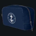 ネイビ航海のーブルーいかりボートネームカスタム ドップキット<br><div class="desc">上の「パーソナライズ」ボタンでクリックボート名と波止場を追加する。我々のスタイルをテーマにしたカスタムボート航海のスワッグで帆を張る。海の可愛いデザインを誇るインスパイアこのキットは、クラシックの海のモチーフであるいかりやロープを使ったデザインです。あなたはの海岸沿いのクルージングや海底探検に乗り出すかどうか航海の、私たちのキットは機能とカスタムの完璧なブレンドしゃれているで、それはボート愛好家のための必需品にする。</div>