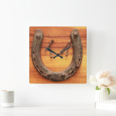 ネイルが付いている幸運な蹄鉄 スクエア壁時計 (ホーム)