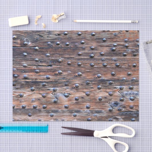 ネイルが付いている素朴で古い風化させた木 薄葉紙 (クラフト)