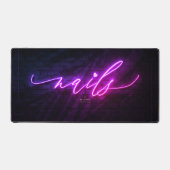 ネイルアートモダン爪、 ネイルサロンマニキュアネオンパープル デスクマット (正面)