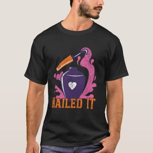 ネイル技術者の名言 ワークユニフォーム ネイルポリッシュ 完璧な仕事 Tシャツ (正面)