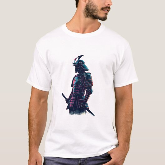 ネオンの未来を見下ろすサイバーパンクサムライロボット Tシャツ (正面)
