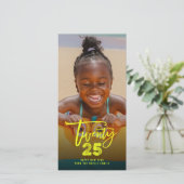 ネオンイエロー2025ブラシ仕上げミックスタイポグラフィ新年 シーズンカード (スタンド正面)