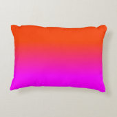 ネオンオレンジおよびショッキングピンクのグラデーションな陰色は衰退します アクセントクッション (裏面)