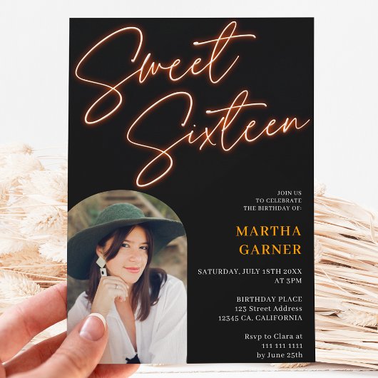 ネオンオレンジ色の看板 スクリプト ファン フォト アーチ スウィート16 招待状