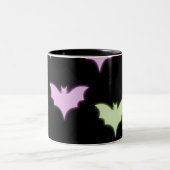 ネオンカラフルピンクパープルグリーンこうもりハロウィーン ツートーンマグカップ (中央)