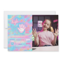 ネオングローハイファイブバースデーパーティーの写真