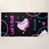 ネオングローローラスケートで滑るレッツガール転が ビーチタオル (正面)