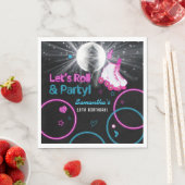 ネオングローローラスケートで滑るレッツバースデー転がティーパーティー スタンダードランチョンナプキン (インサイチュ)