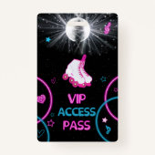 ネオングローローラスケートで滑るレッツバースデー転がティーパーティー バッジ (正面)