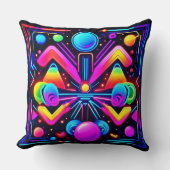 ネオンコズミック万華鏡のように千変万化するパターン クッション (正面)
