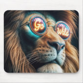 ネオンサングラスをかぶったライオン文字 マウスパッド (正面)