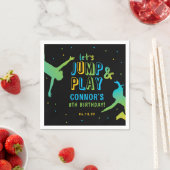 ネオントランポリンパークボーイズ誕生日パーティー スタンダードカクテルナプキン (インサイチュ)