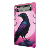 ネオンピンクの背景のカラスのスケッチ ミニクリップボード (アングル2)