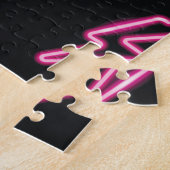 ネオンピンク稲妻：暗い背景。 ジグソーパズル (側面)