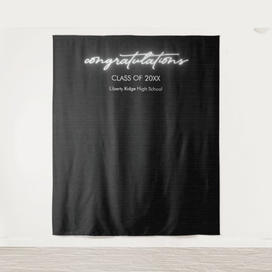 ネオンブラックウォール卒業写真ブース タペストリー (正面)