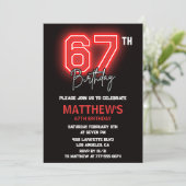 ネオンブラックレッドメンズスポーツ67歳の誕生日 招待状 (スタンド正面)