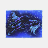 ネオンブルーホースランニングアットムーンライト星夜 フリースブランケット (正面(横))