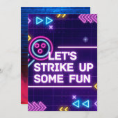 ネオンボーリングストライクアップいくつかのおもしろい誕生日 招待状 (正面/裏面)