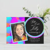 ネオンポップ・アートのテーマ写真バースデーパーティーの上の泡 招待状 (スタンド正面)