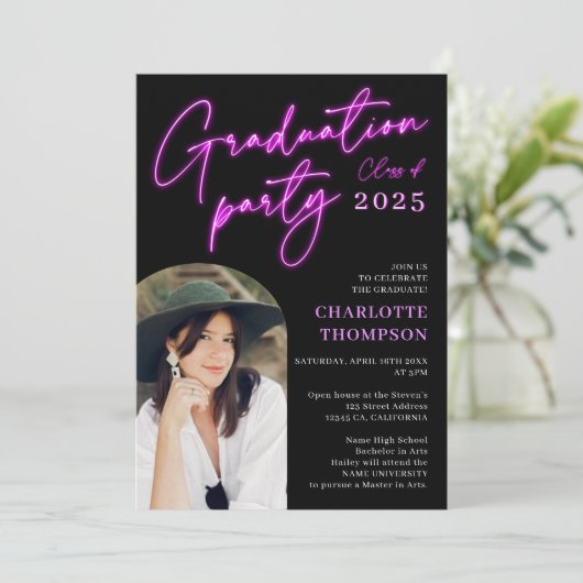ネオンマゼンタのサイン文字おもしろいの卒業写真のアーチ 招待状 (スタンド正面)