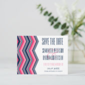 ネオンモダンピンクのネイビーブルーシェブロンの日付を保存 案内ポストカード (スタンド正面)