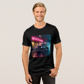 ネオンライトの下の1940年代のクラシックカー トライブレンドTシャツ (正面全面)