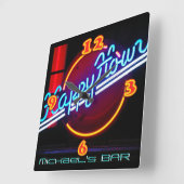 ネオンライトバークロックパーソナライズされたハッピーアワー スクエア壁時計 (傾斜)