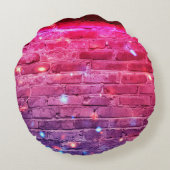 ネオンライト：空のレンガ壁。 ラウンドクッション (裏面)