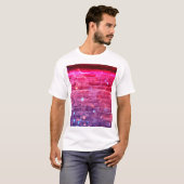 ネオンライト:空のレンガ壁。 Tシャツ (正面フル)