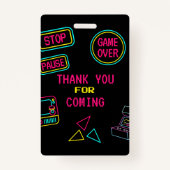 ネオン任意の年のビデオゲームのアーケード誕生日 バッジ (裏面)