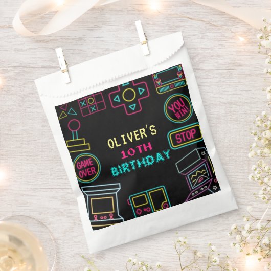 ネオン任意の年のビデオゲームのアーケード誕生日 フェイバーバッグ (クリップ留めされた状態)