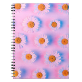 ネオン光のパ数々のッテ色のカモミールの花 ノートブック