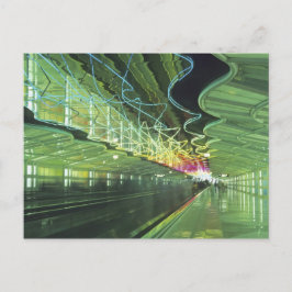 ネオン照明はオヘア空港の廊下にある ポストカード